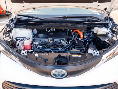 Certified 2021 Toyota Sienna LE AWD/4WD image 27