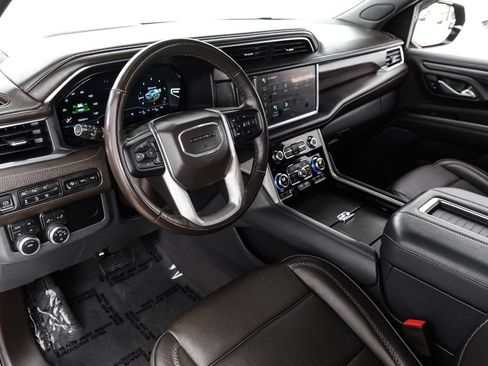 Used 2022 GMC Yukon Denali AWD/4WD image 2