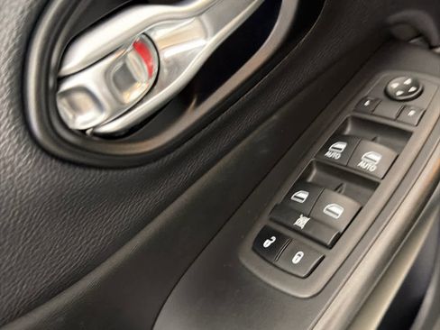 Used 2022 Jeep Cherokee Trailhawk w/ Premium Leather Package image 23