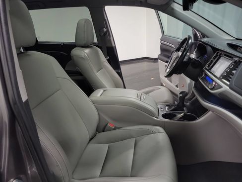 Used 2019 Toyota Highlander Limited Platinum AWD/4WD image 35