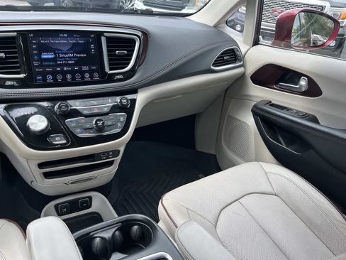 Used 2020 Chrysler Pacifica Limited FWD image 16