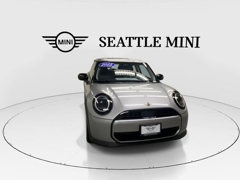 Used 2025 MINI Cooper 2-Door Hardtop FWD image 3