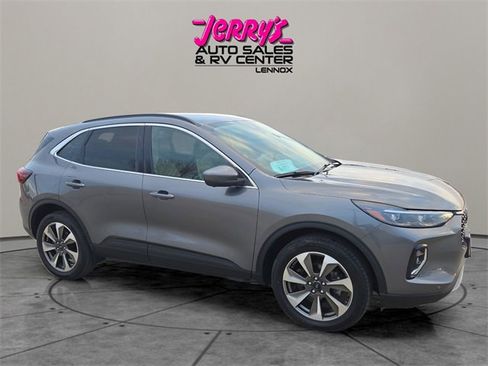 Used 2023 Ford Escape Platinum image 18