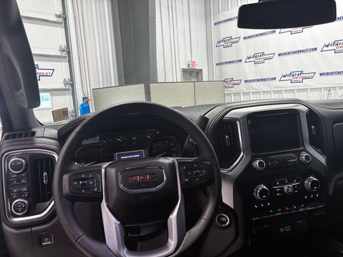 Used 2022 GMC Sierra 1500 SLT w/ SLT Convenience Package AWD/4WD image 2