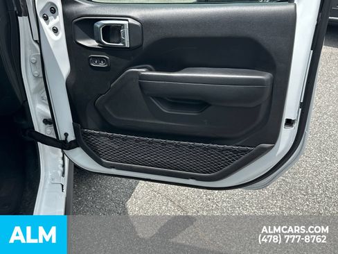 Used 2025 Jeep Wrangler Unlimited Rubicon AWD/4WD image 16