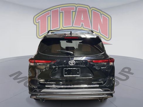 Used 2025 Toyota Highlander Platinum AWD/4WD image 3