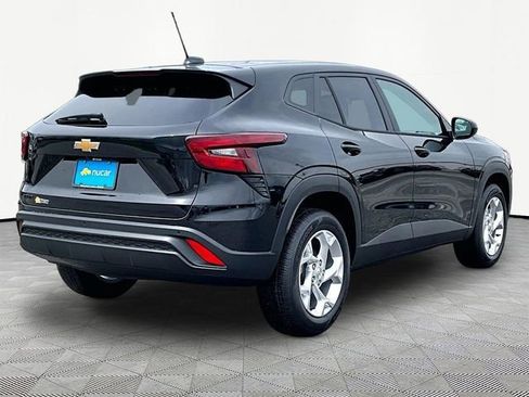 New 2026 Chevrolet Trax LS w/ LS Convenience Package FWD image 6