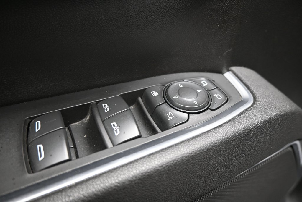 Used 2025 GMC Sierra 1500 SLT AWD/4WD image 12