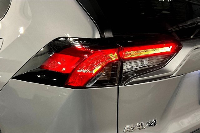 Used 2022 Toyota RAV4 XLE AWD/4WD image 23