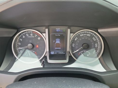 Used 2022 Toyota Tacoma Limited image 21