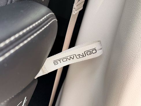Used 2023 Chrysler Voyager LX FWD image 13