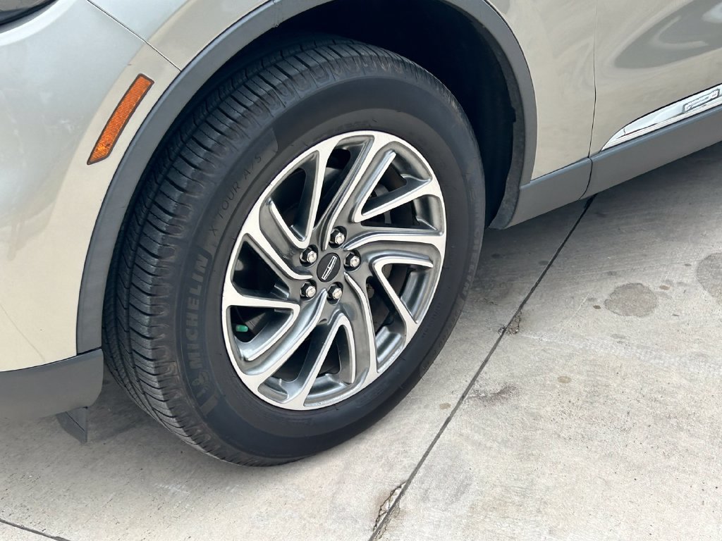 Used 2023 Lincoln Aviator AWD w/ Class IV Trailer Tow Package image 9