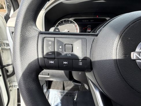 Used 2023 Nissan Rogue SV image 22