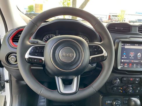 Used 2023 Jeep Renegade Trailhawk AWD/4WD image 11