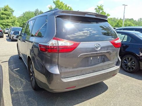 Used 2018 Toyota Sienna XLE w/ XLE Navigation Package AWD/4WD image 5