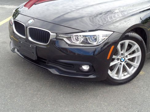 Used 2018 BMW 320i xDrive Sedan w/ Convenience Package AWD/4WD image 21