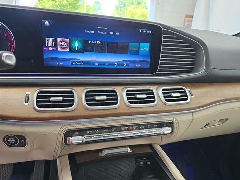 Used 2024 Mercedes-Benz GLS 450 4MATIC image 21