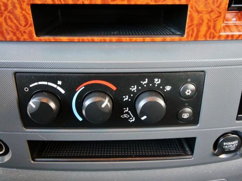 Used 2006 Dodge Ram 3500 Truck SLT image 32