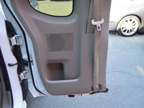 Used 2010 Nissan Frontier SE image 42