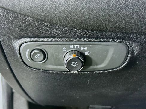 Used 2018 Chevrolet Equinox LT FWD image 17