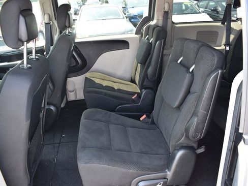 Used 2019 Dodge Grand Caravan SE w/ UConnect Hands-Free Group image 13