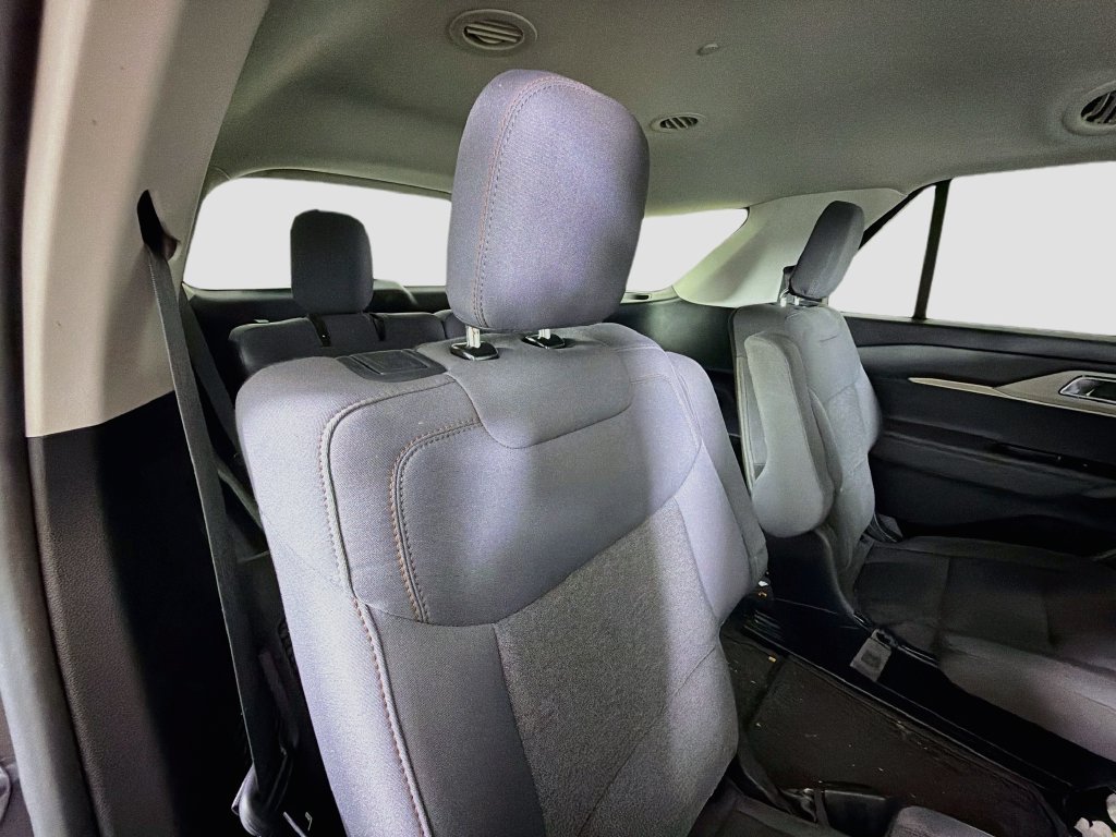 Used 2025 Ford Explorer Active RWD image 31
