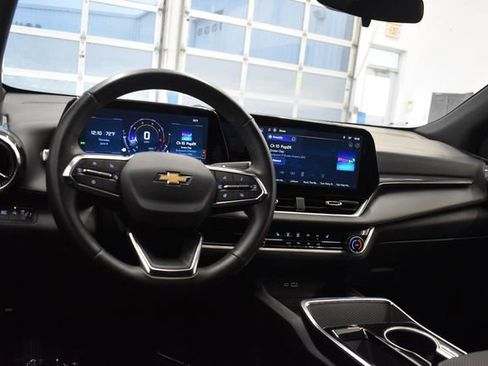Used 2025 Chevrolet Equinox LT AWD/4WD image 22