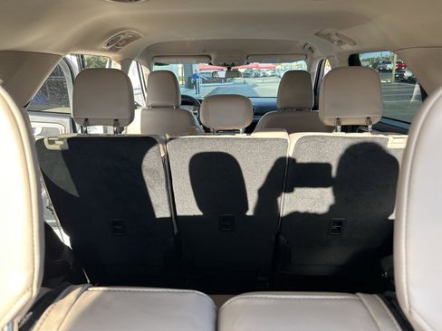 Used 2023 Ford Explorer XLT w/ Equipment Group 202A image 11