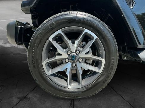 Used 2024 Jeep Wrangler Unlimited w/ Convenience Group AWD/4WD image 15