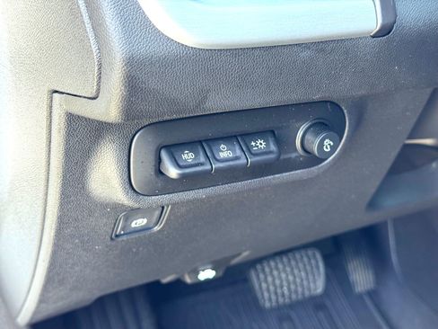 Used 2022 GMC Terrain SLT w/ Infotainment Package II image 15