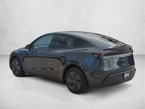 Used 2026 Tesla Model Y 2WD image 7