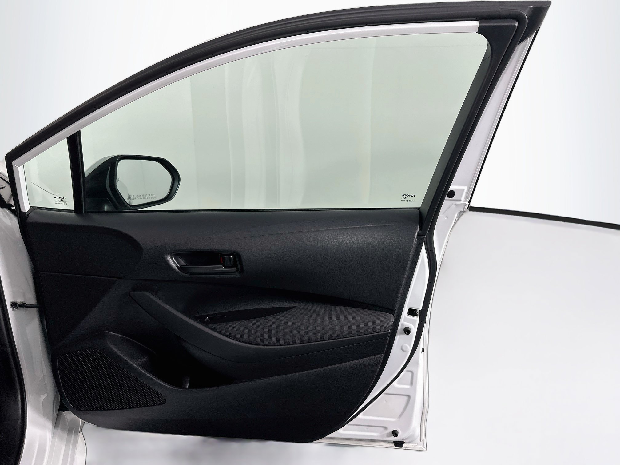 Used 2025 Toyota Corolla LE FWD image 30