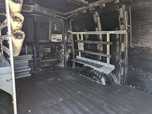 Used 2018 Chevrolet Express 2500 w/ Driver Convenience Package image 30