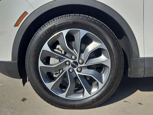 Used 2022 Lincoln Nautilus Reserve image 11