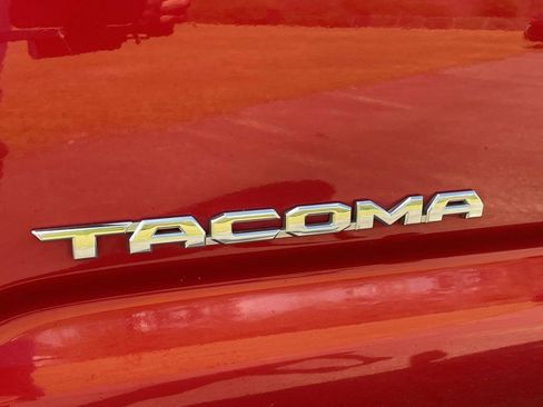 Used 2020 Toyota Tacoma TRD Off-Road w/ Technology Package image 9