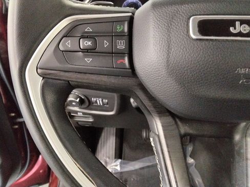 Used 2022 Jeep Grand Cherokee L Limited w/ Luxury Tech Group II image 12