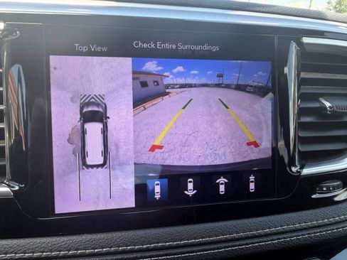 Used 2018 Chrysler Pacifica Limited w/ Advanced Safetytec Group FWD image 24