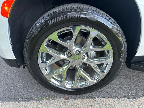 Used 2024 GMC Yukon XL SLT w/ SLT Luxury Package image 55