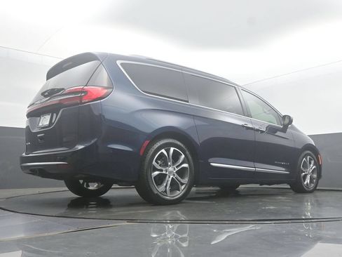 Used 2022 Chrysler Pacifica Pinnacle FWD image 52