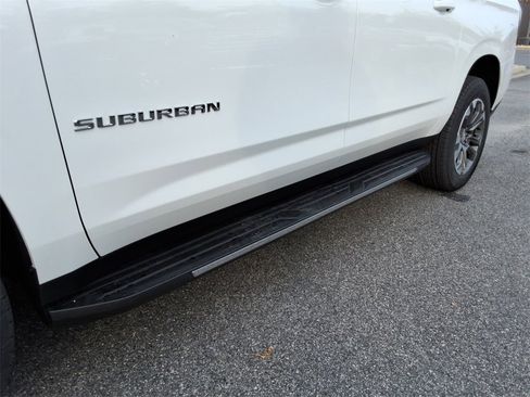 New 2026 Chevrolet Suburban LT image 11