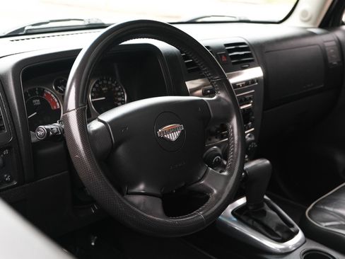 Used 2009 HUMMER H3T Alpha image 17