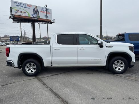 Used 2022 GMC Sierra 1500 SLE image 2