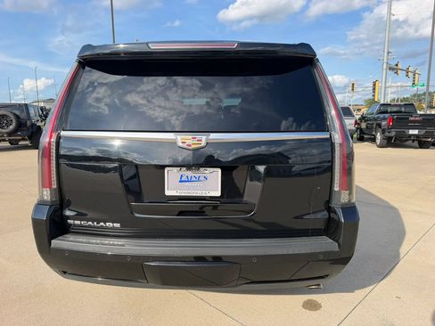 Used 2019 Cadillac Escalade Premium Luxury AWD/4WD image 17