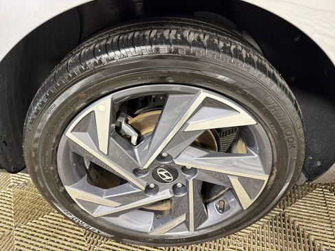 Used 2025 Hyundai Elantra Limited image 19