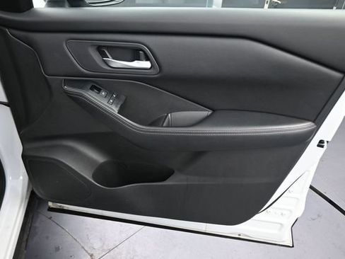Used 2024 Nissan Rogue SV FWD image 13