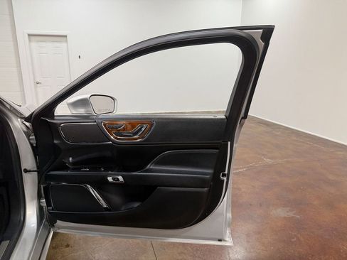 Used 2019 Lincoln Continental Premiere image 61