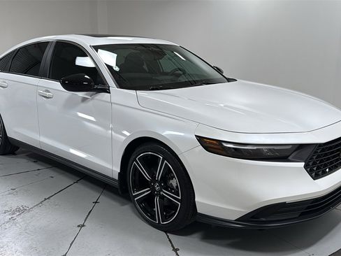 Used 2023 Honda Accord Sport image 3