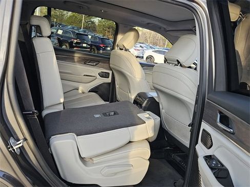 Used 2022 Jeep Grand Cherokee L Overland image 15