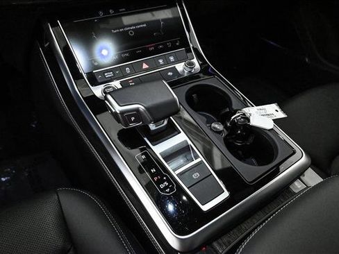 Certified 2025 Audi Q7 2.0T Premium Plus image 12