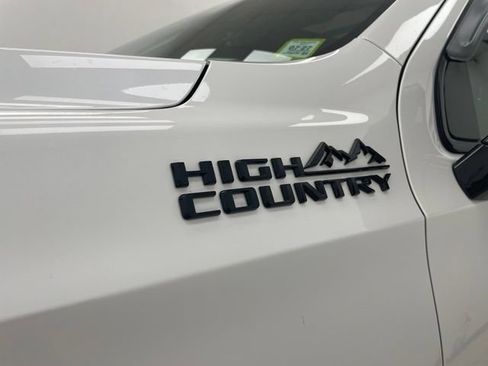Used 2025 Chevrolet Tahoe High Country AWD/4WD image 21